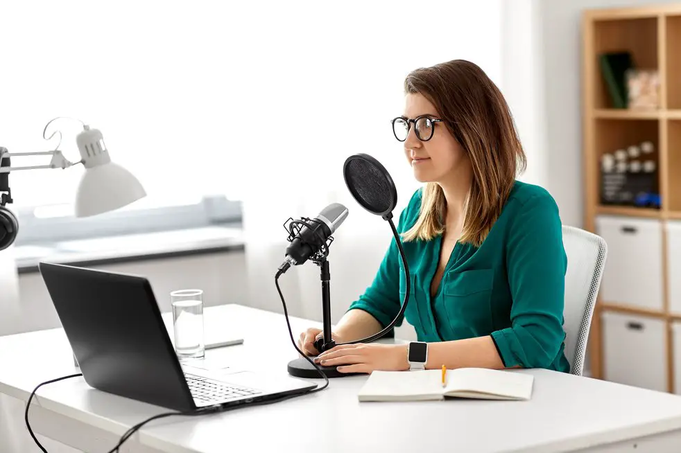 How to Give a Great Podcast Author Interview ~ WRITERS HELPING WRITERS®